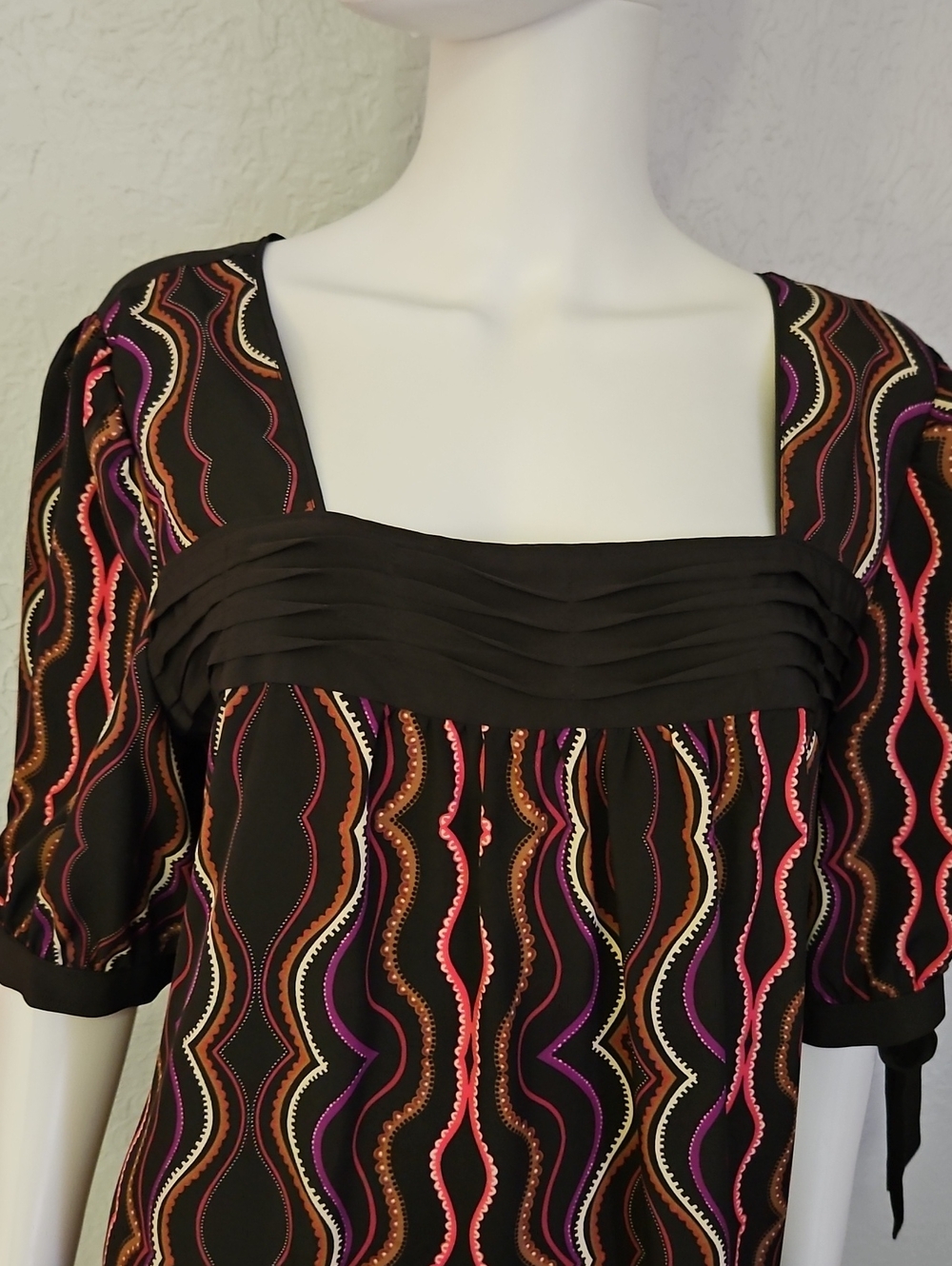 ELLE Retro Wavy Mod Multicolor Shift Dress - Picture 5 of 12